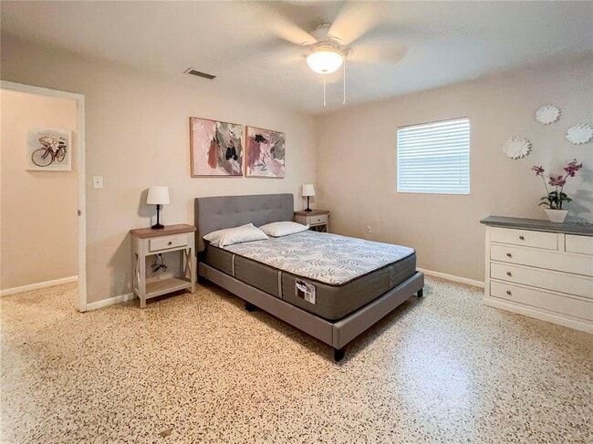 Building Photo - 1649 Livingstone St