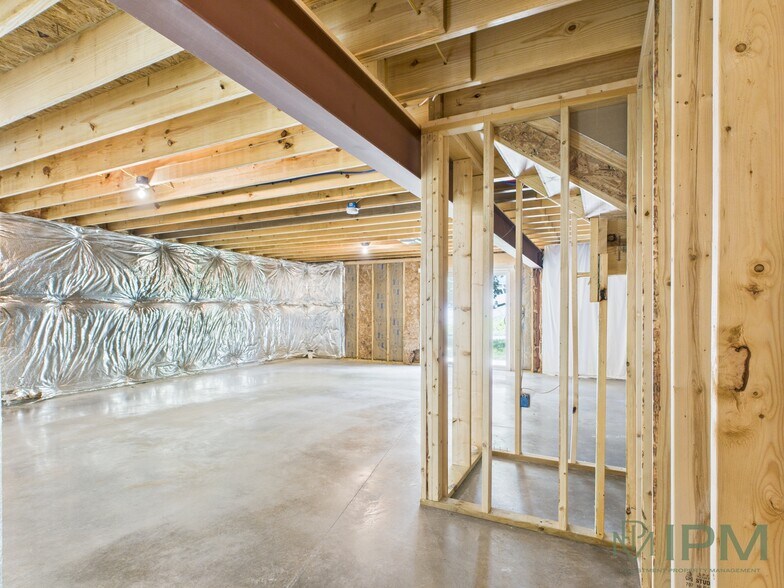 Building Photo - 2585 Emma Ln