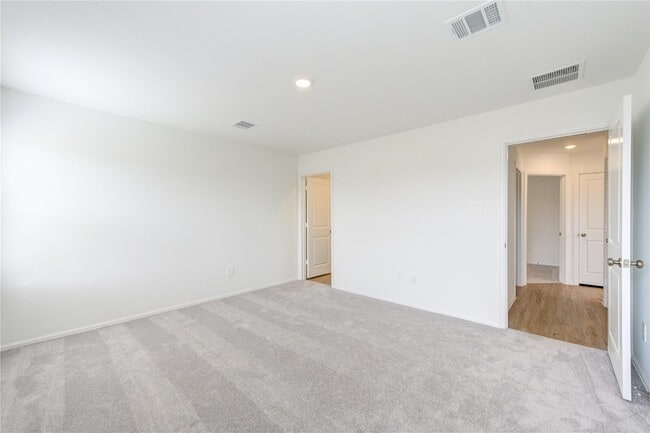 Building Photo - 617 Roaring Fls Dr