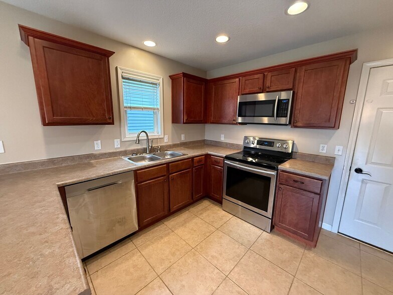 Building Photo - 3929 Stanton Hall Pkwy