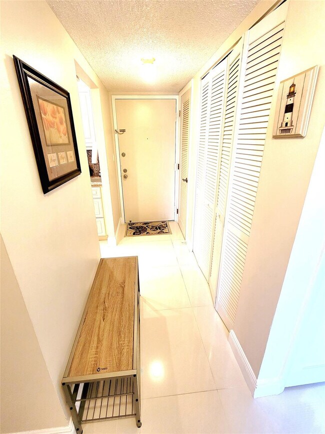 Building Photo - 1009 N Ocean Blvd