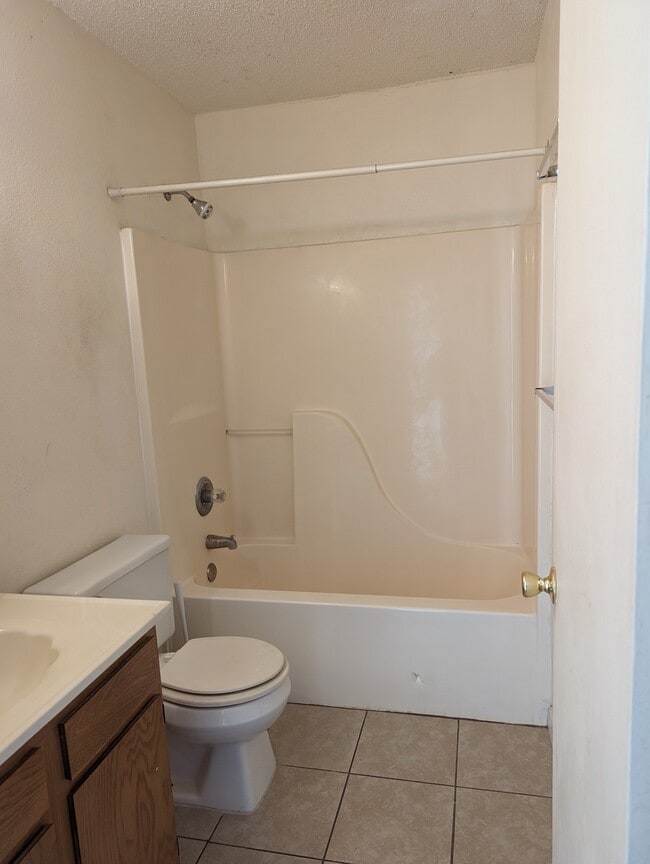 Building Photo - 1415 Boswell Dr