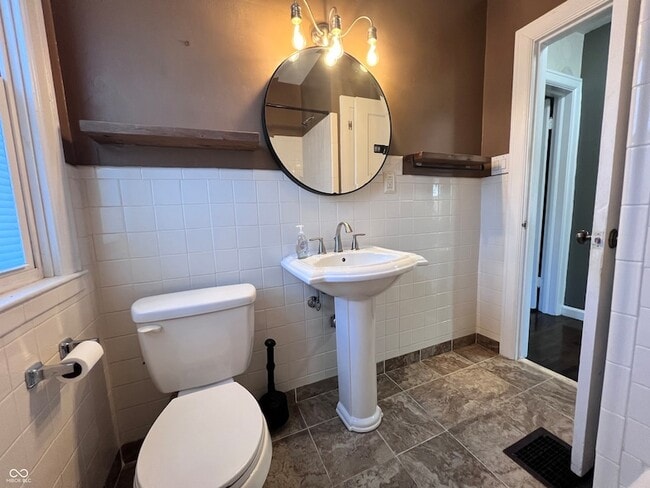 Building Photo - 1524 E 46th St