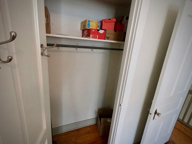 Building Photo - 5444 Claybourne St