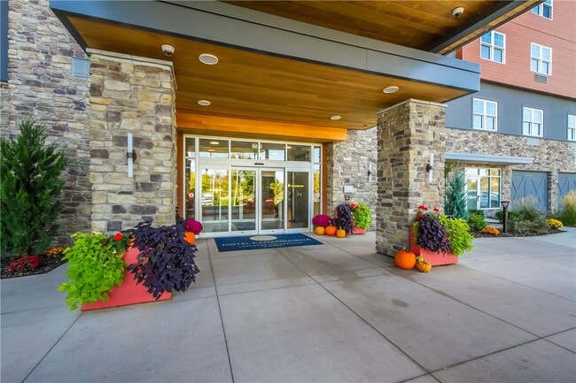 Building Photo - 205 Lakeshore Dr