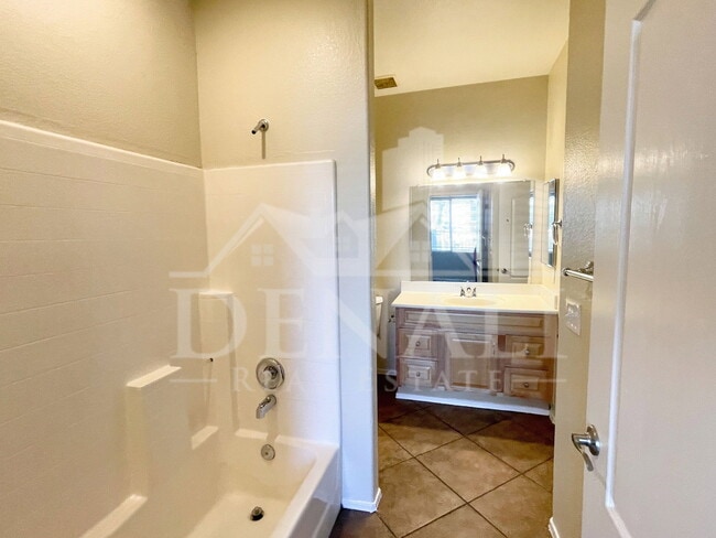 Building Photo - 2929 W Yorkshire Dr