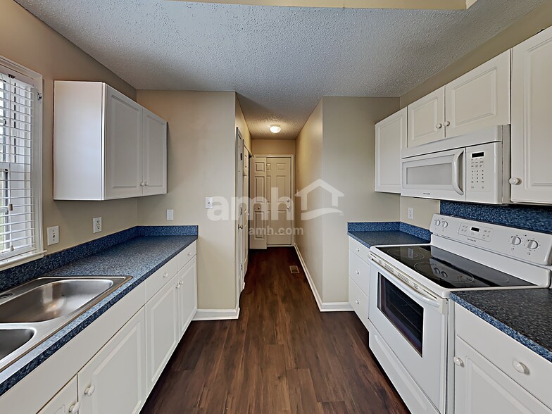 Building Photo - 2308 Genesis Dr