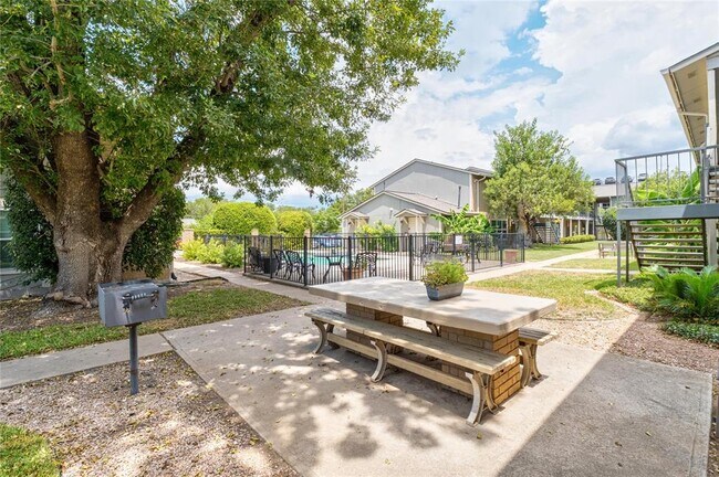 Building Photo - 2450 Ashdale Dr