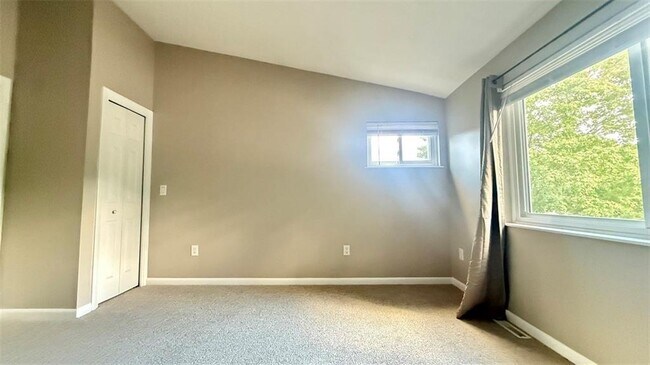 Building Photo - 863 Stratford Ln