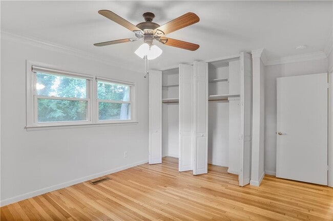 Building Photo - 3659 Admiral Dr