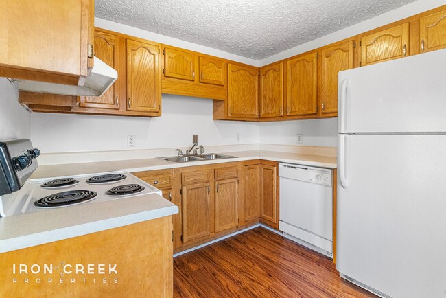 Building Photo - Charming 2-Bedroom Duplex in East Asheville