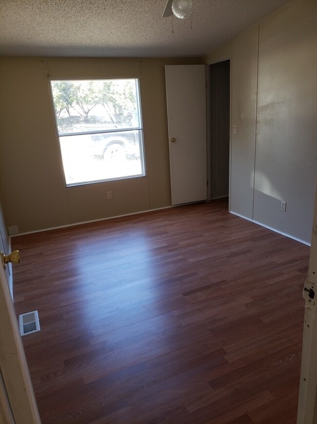 Building Photo - New on Market!