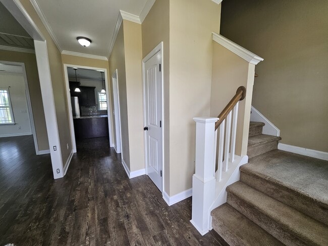 Building Photo - 303 Weeping Willow Dr