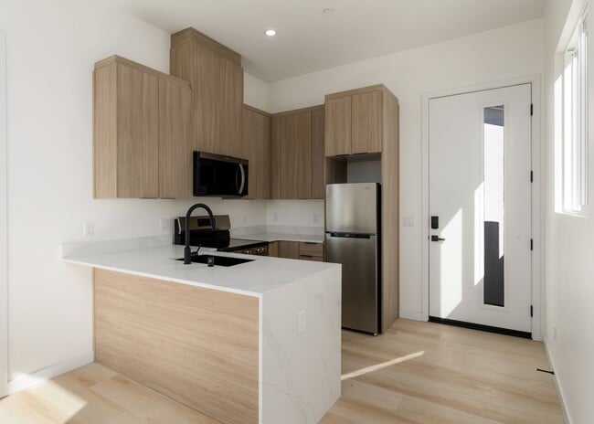 Building Photo - Top Floor, Laundry, Luxurious and Newly Built