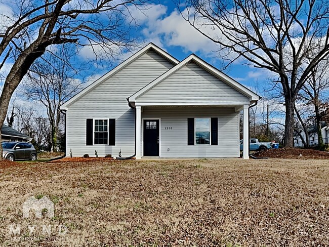 Primary Photo - 1300 Old Wilkesboro Rd