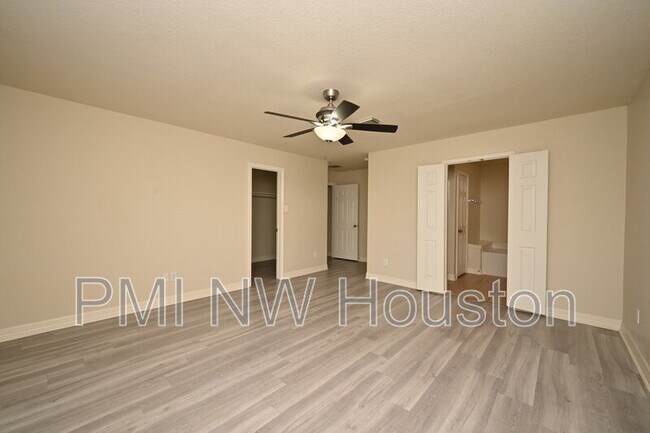 Building Photo - 1506 York Creek Dr