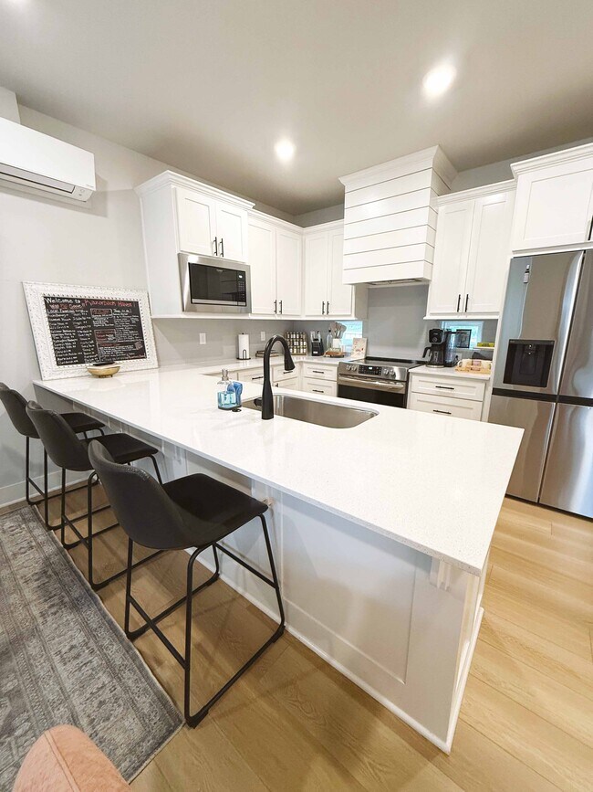 Building Photo - 1530 W Cato Springs Rd