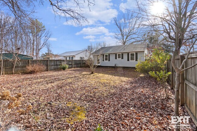 Building Photo - Welcome to your 2 bedroom, 1 bath home in South Hill!