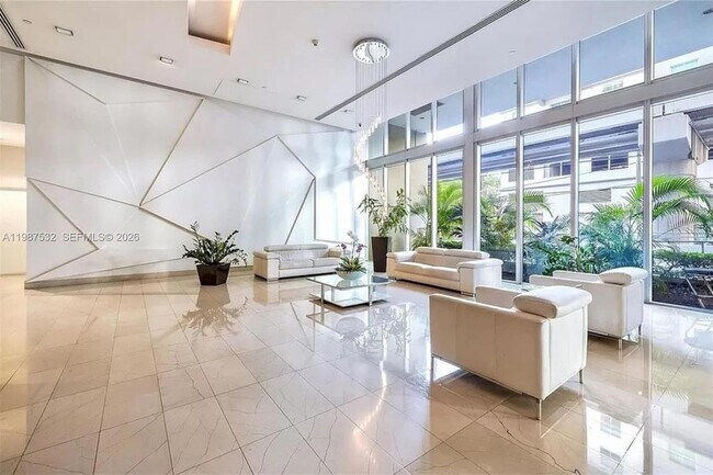 Building Photo - 1111 SW 1st Ave