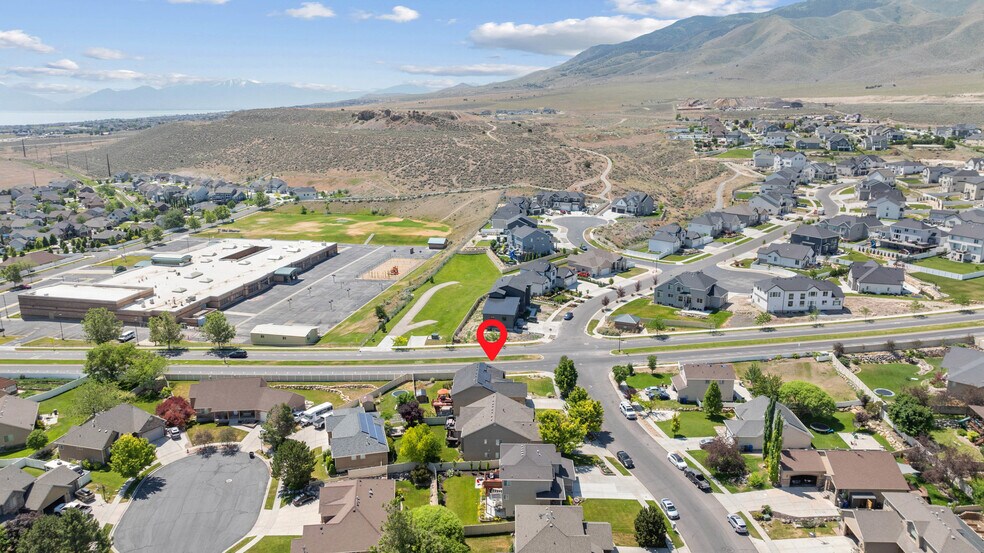 Building Photo - 1396 S Lukas Ln