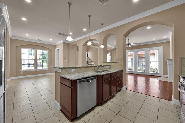 Building Photo - 14546 San Pietro Dr