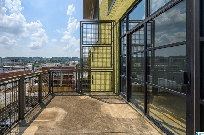 Building Photo - 2201 5th Ave S