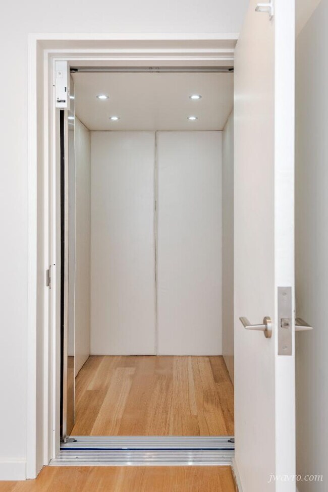 Building Photo - 17 Guy Pl