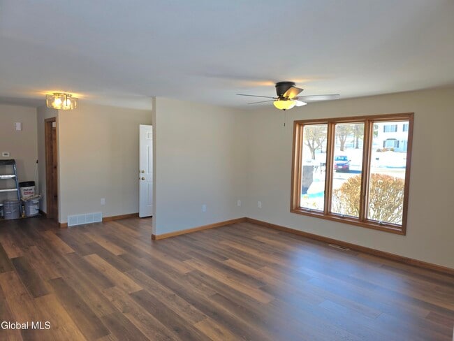 Building Photo - 7 Pineview Ct