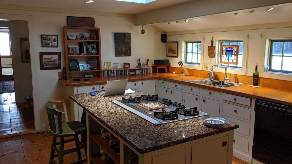 Building Photo - 266 North Haverhill