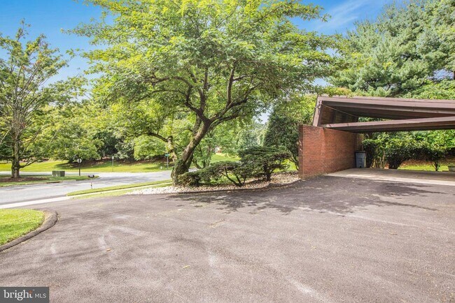 Building Photo - 3406 Woodvalley Dr