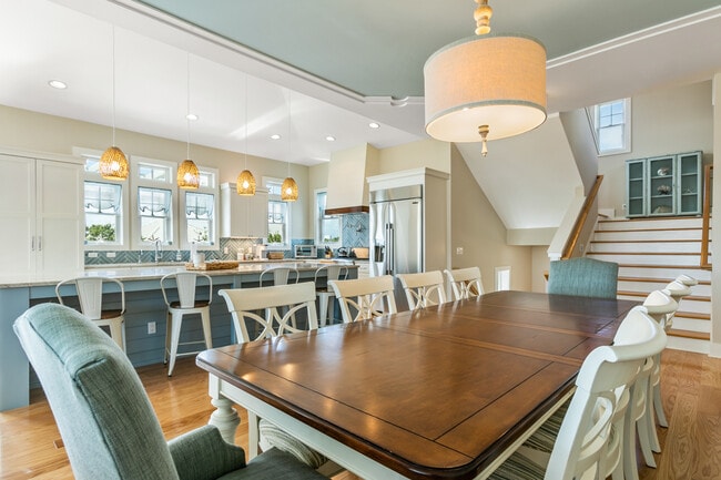 Building Photo - 681 Ocean Palm Way