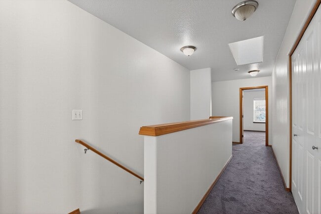 Building Photo - 148 SE 11th Pl