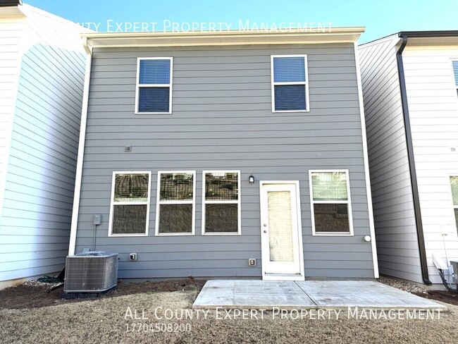 Building Photo - Like new 3 bedroom single family home