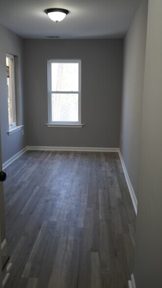 Building Photo - 308 King St