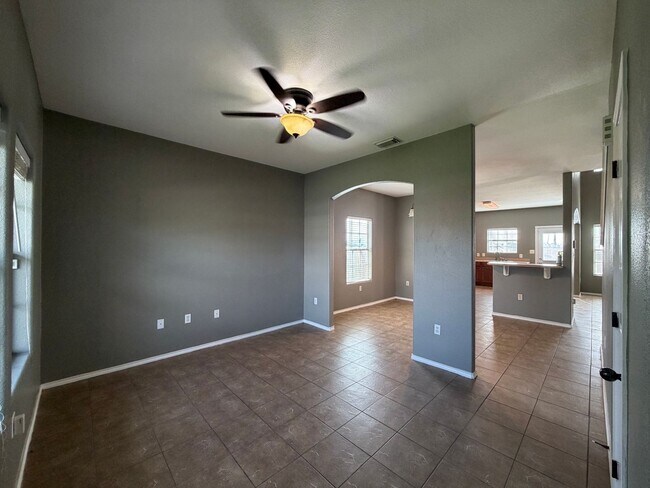 Building Photo - TWO STORY 5 BEDROOM 3 BATH HOUSE WITH SPA