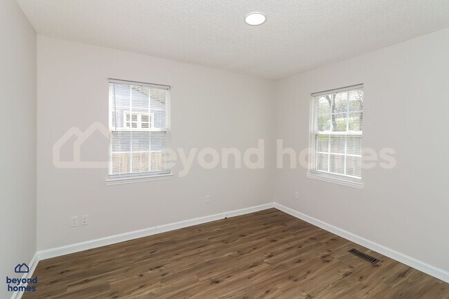 Building Photo - 120 Passons Rd