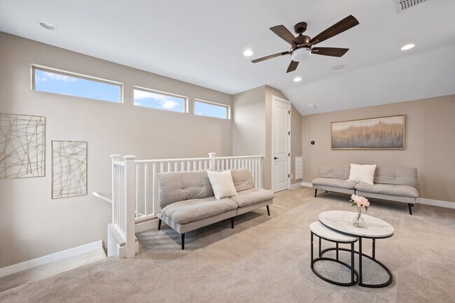 Building Photo - 1913 E Rosemary Dr