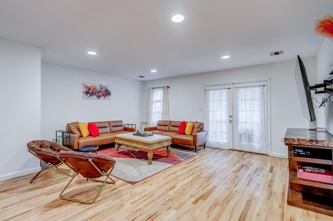 Building Photo - 34 Pamrapo Ave