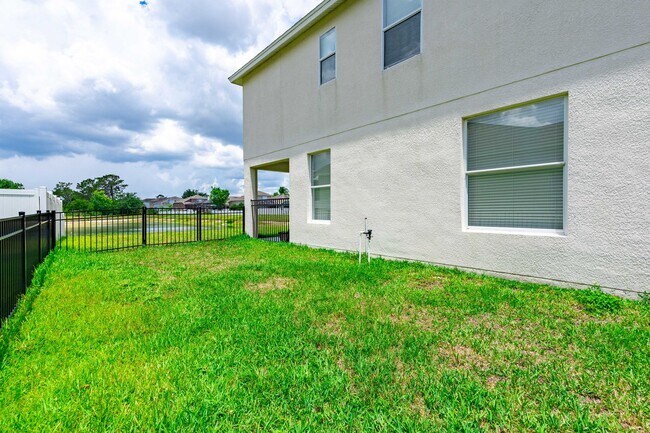 Building Photo - 4/3.5 in Wesley Chapel!