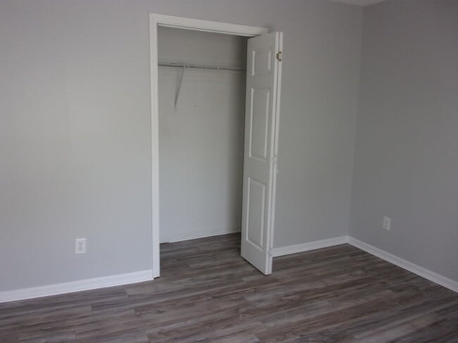 Building Photo - Beautifully Renovated 2 Bedroom 1 1/2 Bath Home