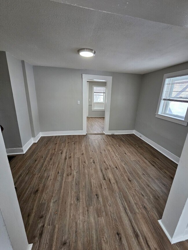 Building Photo - 116-120 Elm St