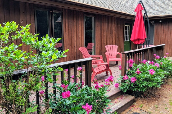 Building Photo - 140 Paquette Cir