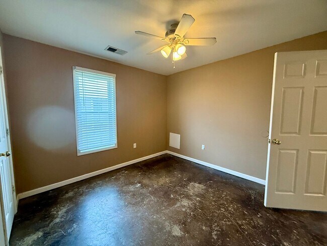 Building Photo - 3 Bedroom/2 Bathroom Home in Paragould AR - $1,350/month