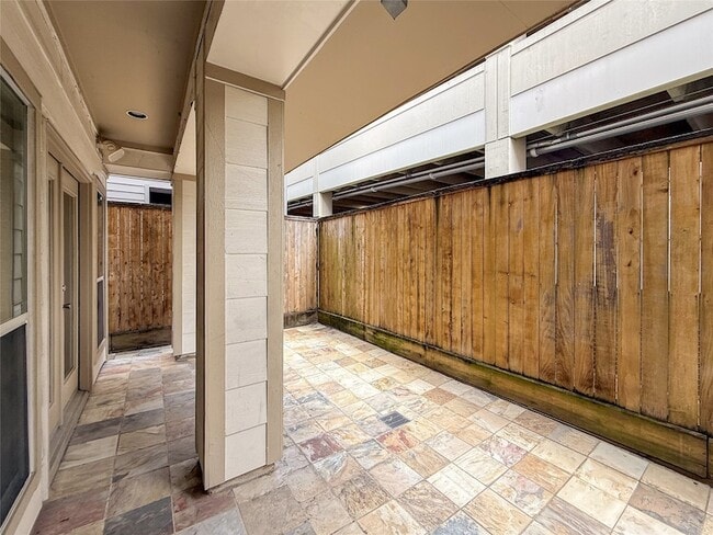Building Photo - 621 Hartman St