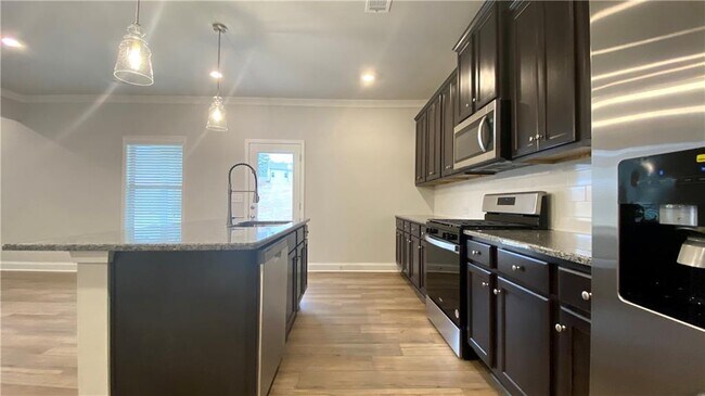 Building Photo - 4587 Silver Oak Dr SW