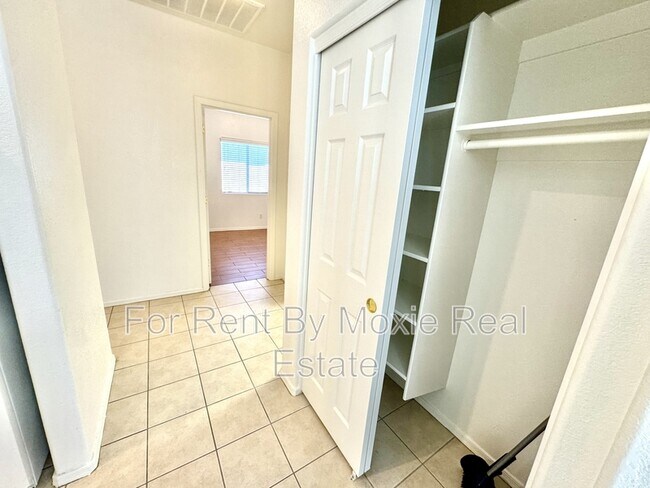 Building Photo - 44038 Granite Dr