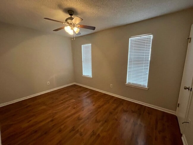 Building Photo - Charming 2 bedroom, 2 bath home in Lafayette!