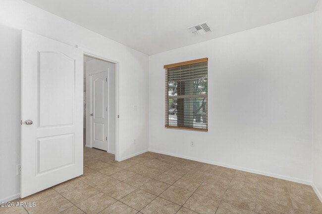 Building Photo - 2261 S Ponderosa Dr