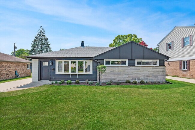 Building Photo - 1023 S Wolf Rd