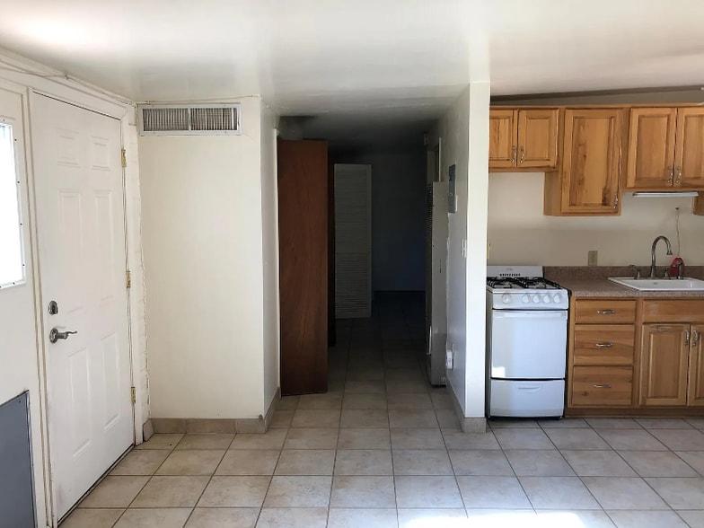 Building Photo - 1703 E 13th St